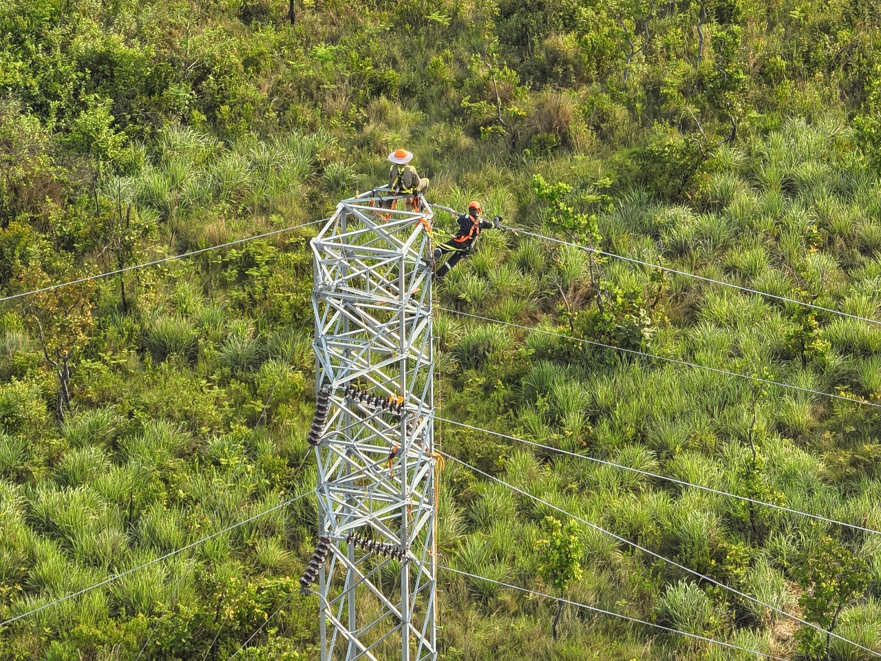 Montaje de torre de transmisión eléctrica — Proinmelco S.A.S.